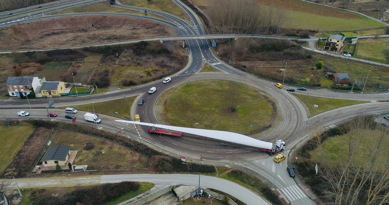 Zebra blade in transit LM Wind Power