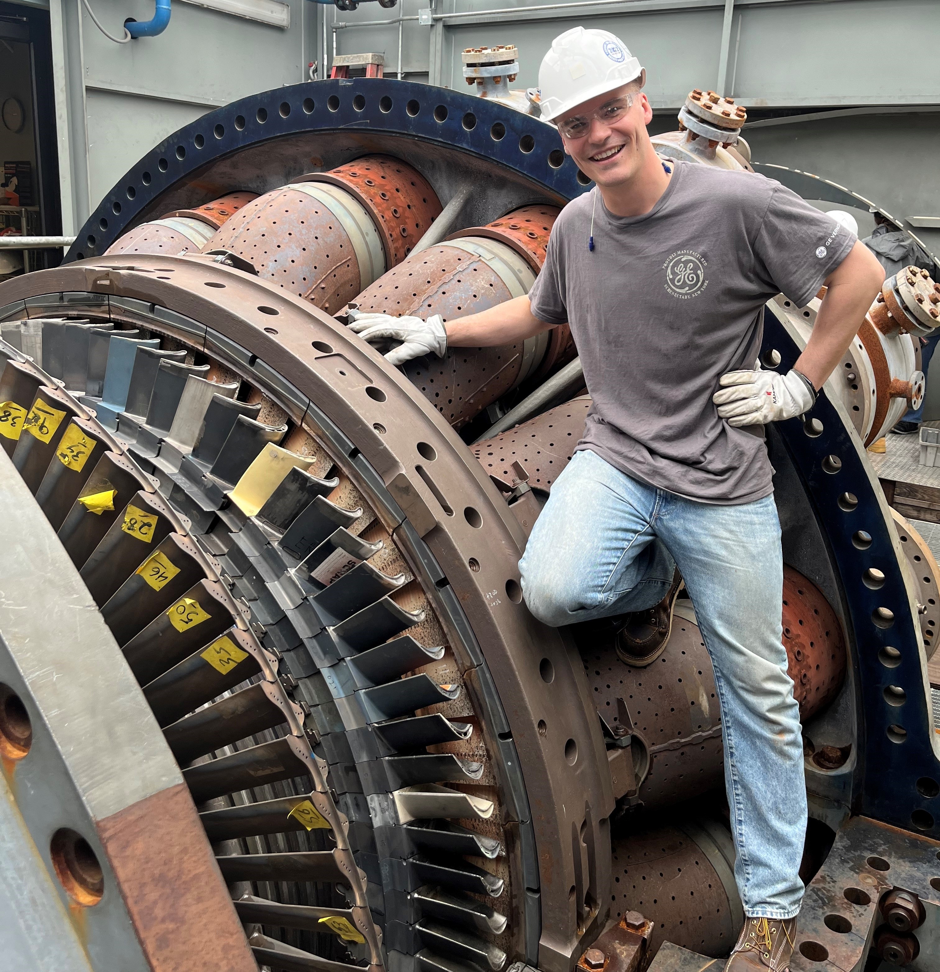 Man with 7F.05 gas turbine